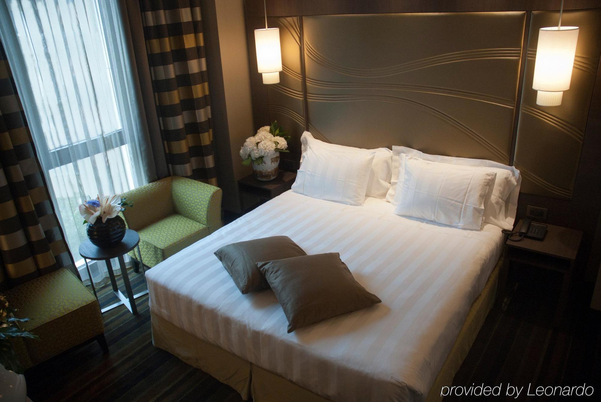Uptown Palace Milan Room photo