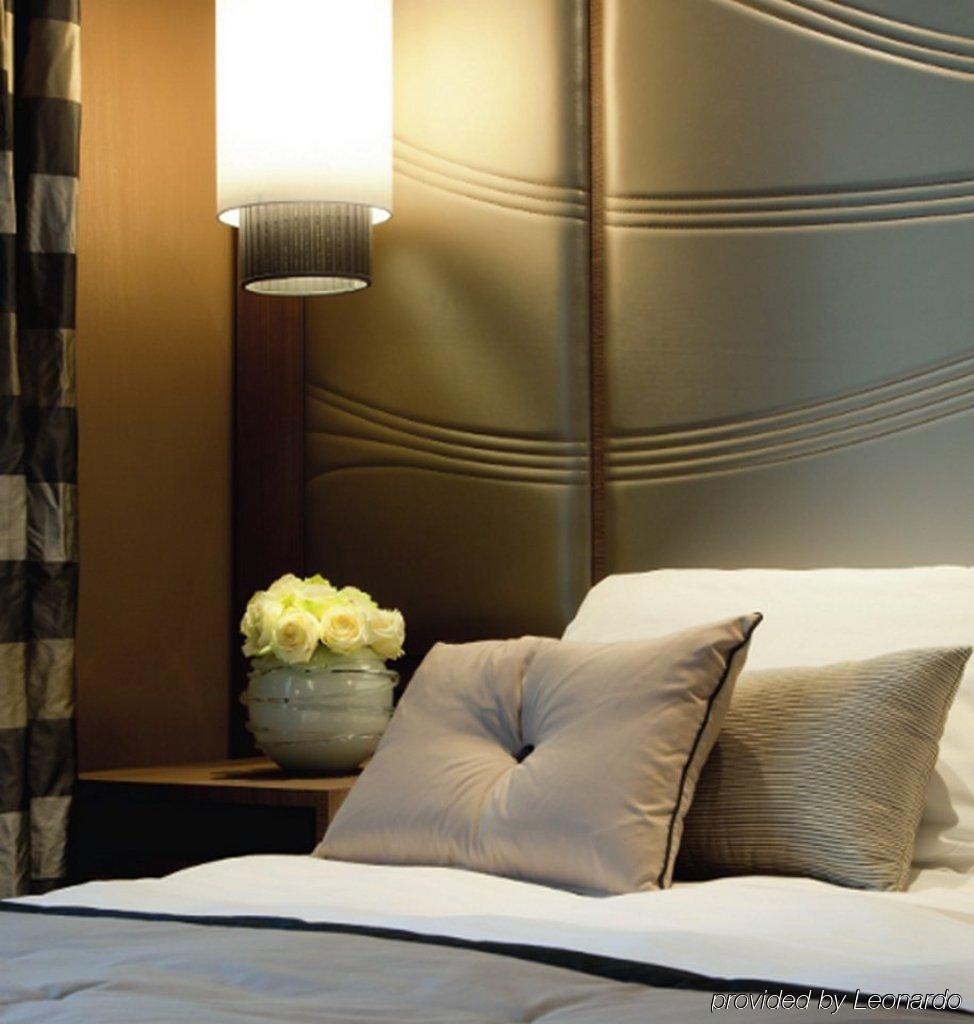 Uptown Palace Milan Room photo