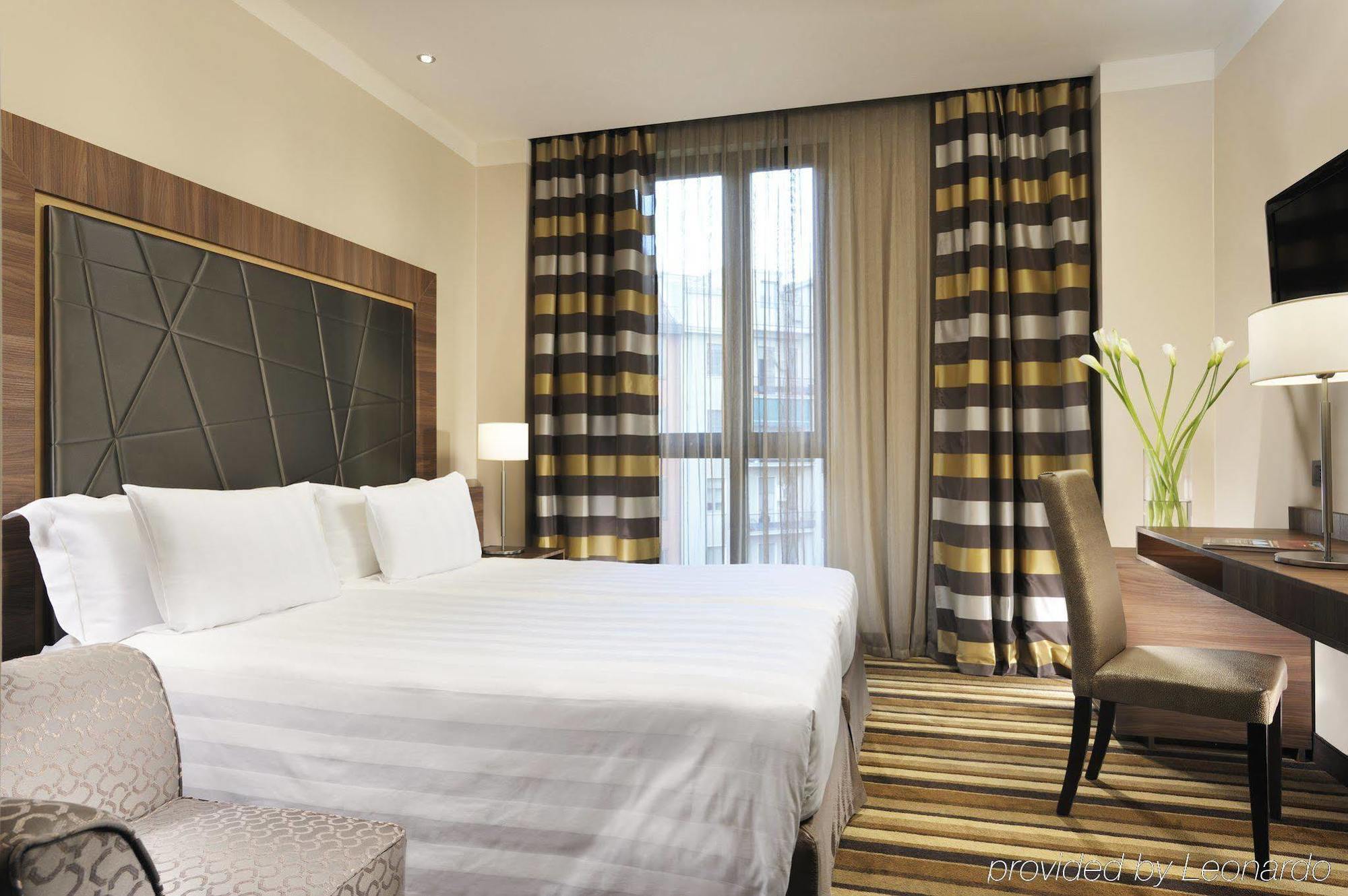 Uptown Palace Milan Room photo