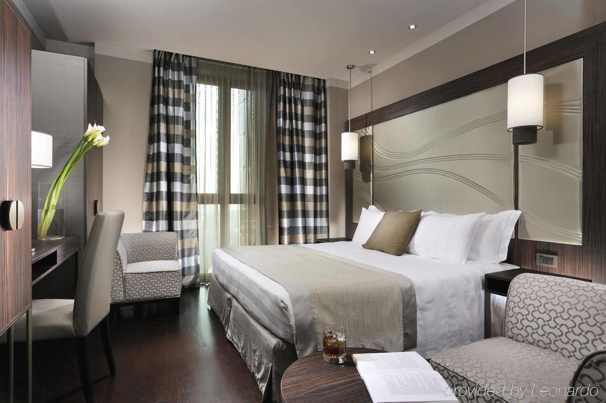 Uptown Palace Milan Room photo